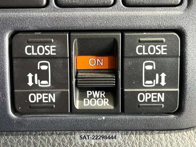 Toyota VOXY 2016-08 210849-5