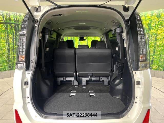 Toyota VOXY 2016-08 210849-11