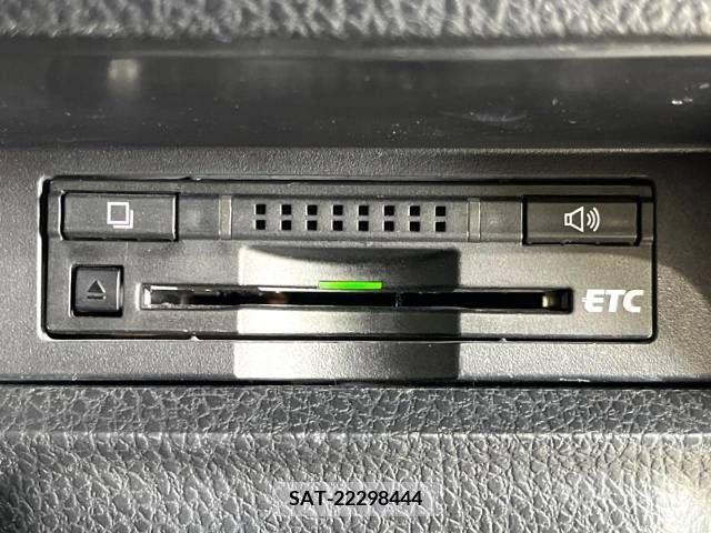 Toyota VOXY 2016-08 210849-6