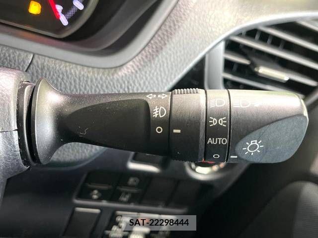 Toyota VOXY 2016-08 210849-7
