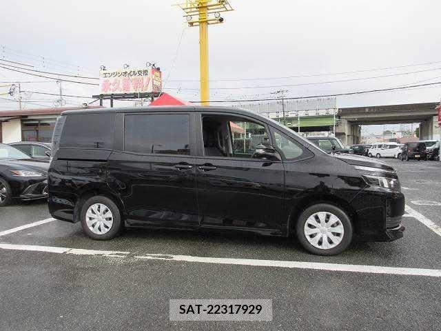 Toyota VOXY 2017-01 226237-17