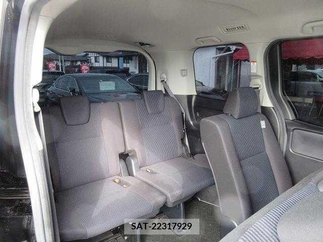 Toyota VOXY 2017-01 226237-13