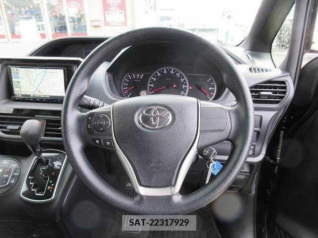 Toyota VOXY 2017-01 226237-3