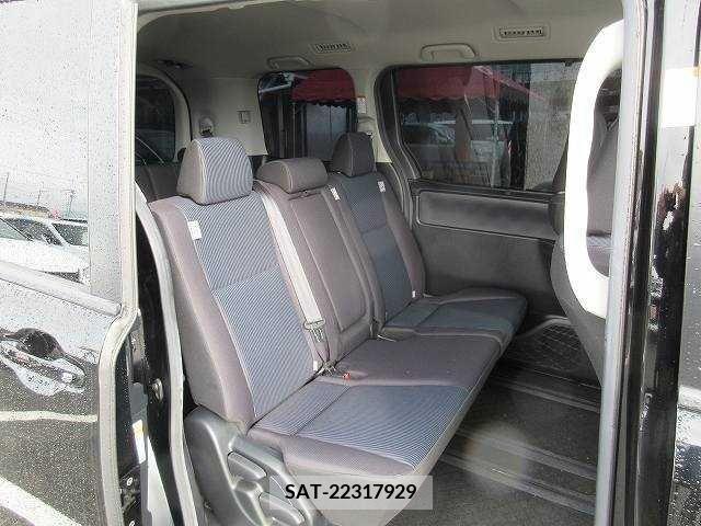 Toyota VOXY 2017-01 226237-12