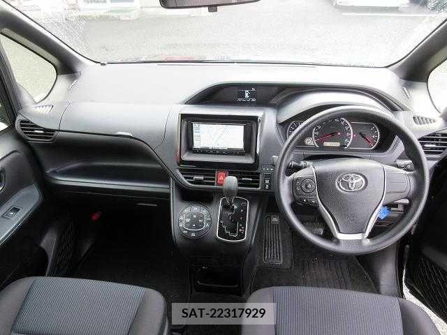 Toyota VOXY 2017-01 226237-1