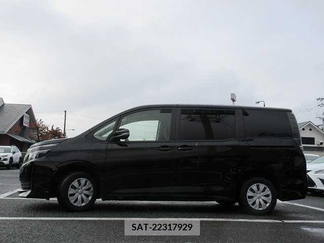 Toyota VOXY 2017-01 226237-19
