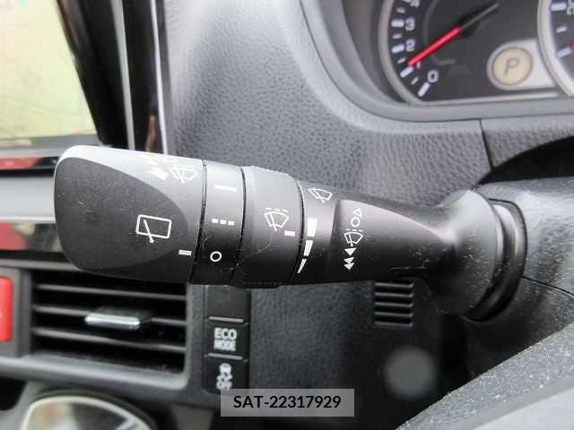 Toyota VOXY 2017-01 226237-9