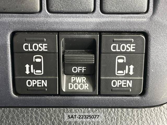 Toyota VOXY 2015-02 289157-3