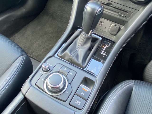 Mazda CX-3 2018-10 24020-6