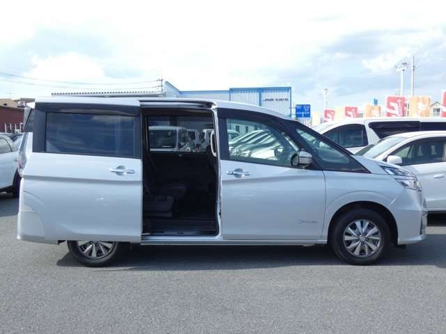 Nissan SERENA 2018-01 6815-5