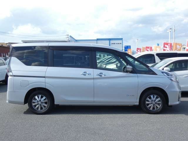 Nissan SERENA 2018-01 6815-4