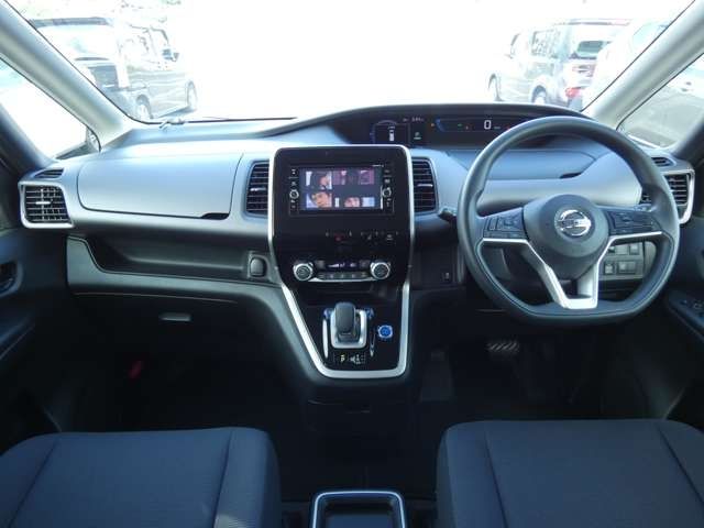 Nissan SERENA 2018-01 6815-1