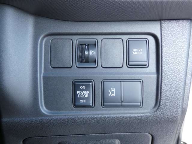 Nissan SERENA 2018-01 6815-18