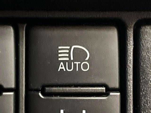 Toyota VOXY 2019-02 196484-6