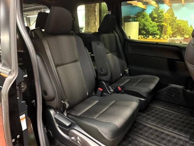 Toyota VOXY 2019-02 196484-9