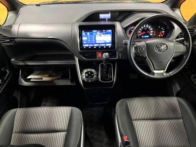 Toyota VOXY 2019-02 196484-1
