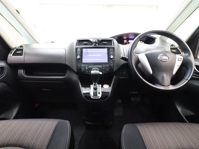 Nissan SERENA 2015-09 11621-2