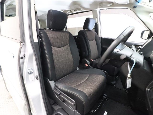 Nissan SERENA 2015-09 11621-3