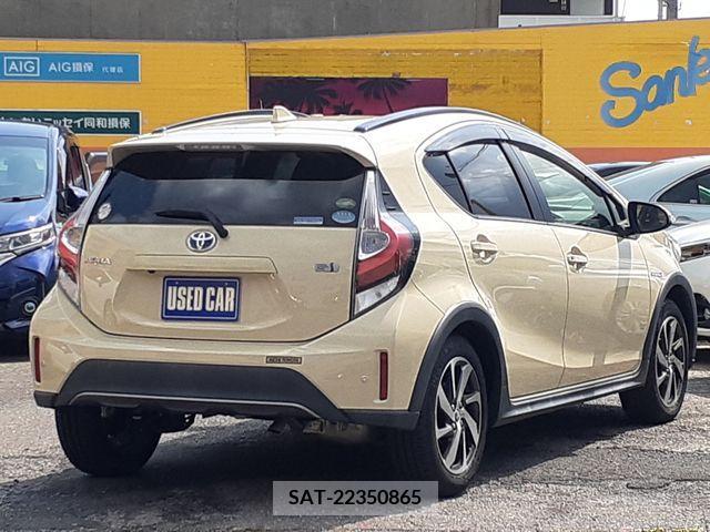 Toyota AQUA 2017-09 395701-2