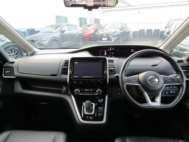 Nissan SERENA 2018-08 15016-9