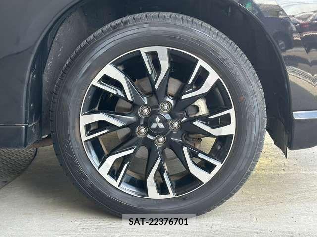 Mitsubishi OUTLANDER PHEV 2015-08 236136-17