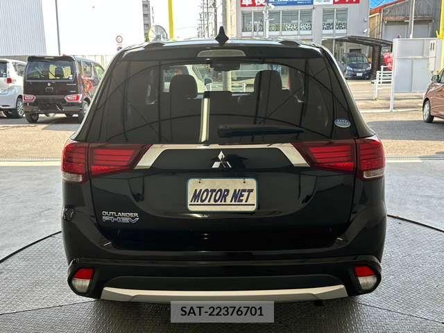 Mitsubishi OUTLANDER PHEV 2015-08 236136-12