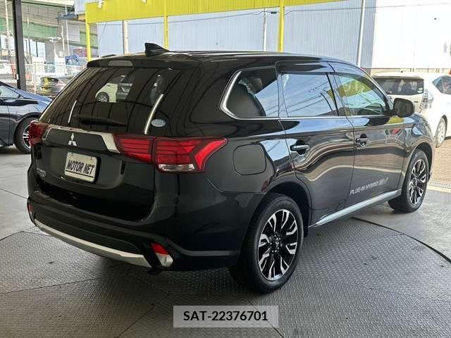 Mitsubishi OUTLANDER PHEV 2015-08 236136-13