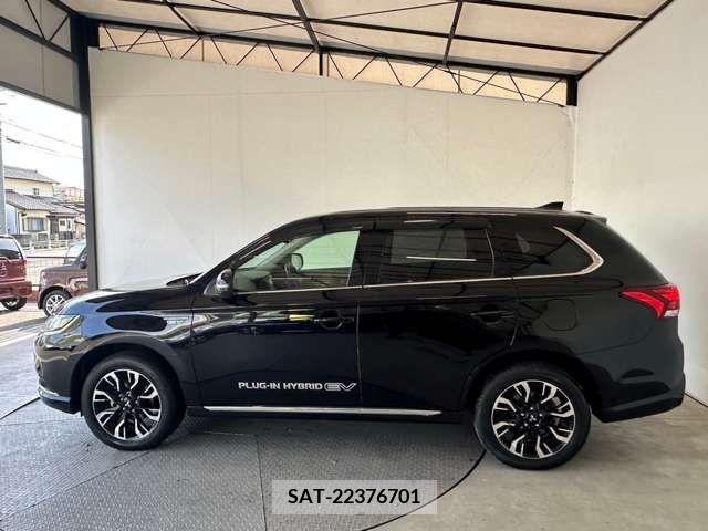 Mitsubishi OUTLANDER PHEV 2015-08 236136-10