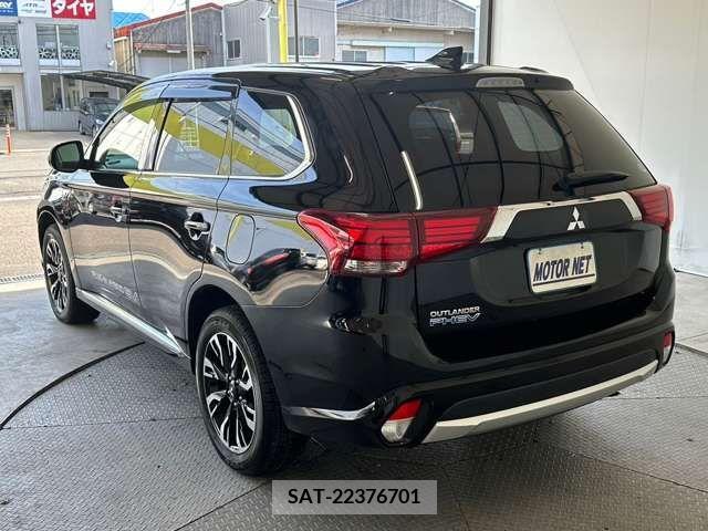 Mitsubishi OUTLANDER PHEV 2015-08 236136-11