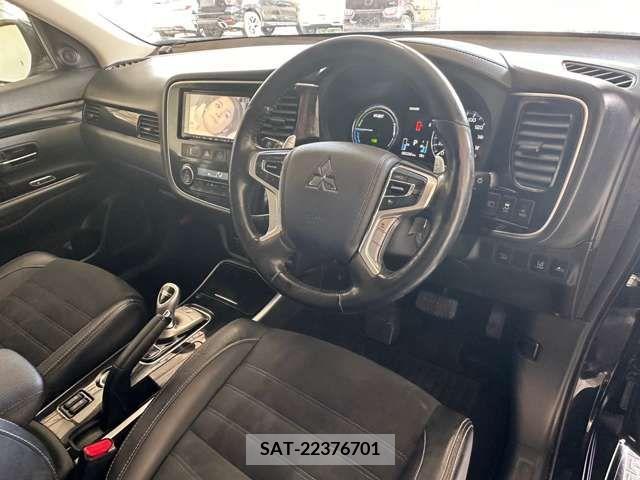 Mitsubishi OUTLANDER PHEV 2015-08 236136-18