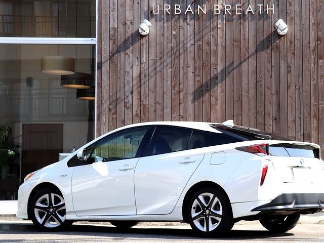 Toyota PRIUS 2017-04 1007-8