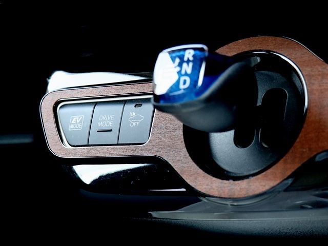 Toyota PRIUS 2017-04 1007-18
