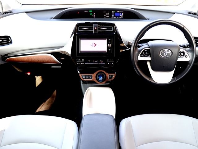 Toyota PRIUS 2017-04 1007-1