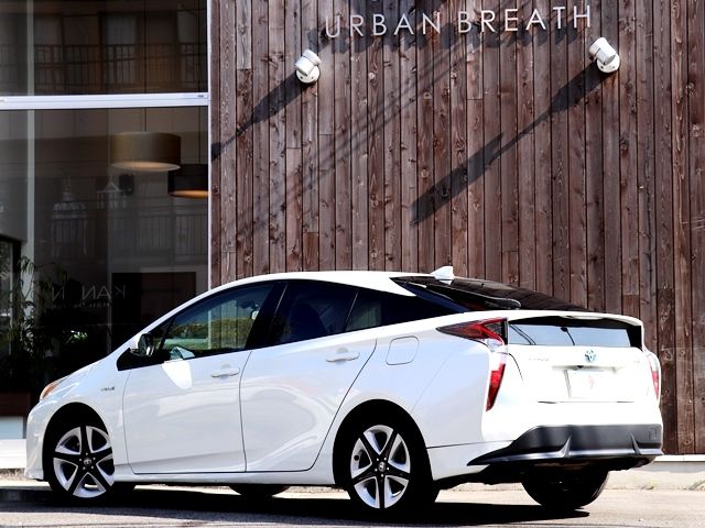 Toyota PRIUS 2017-04 1007-2