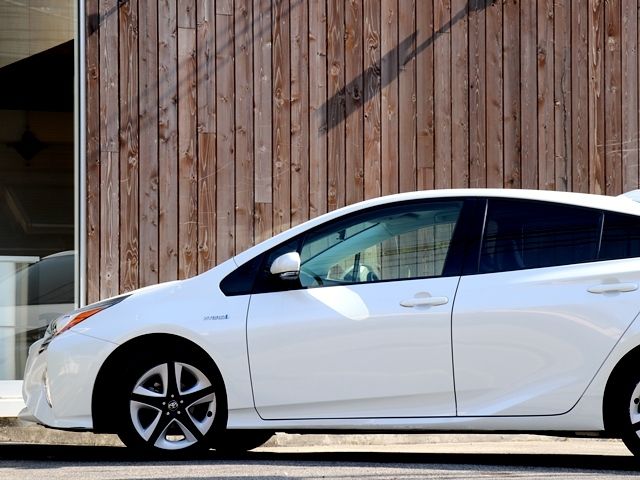 Toyota PRIUS 2017-04 1007-7