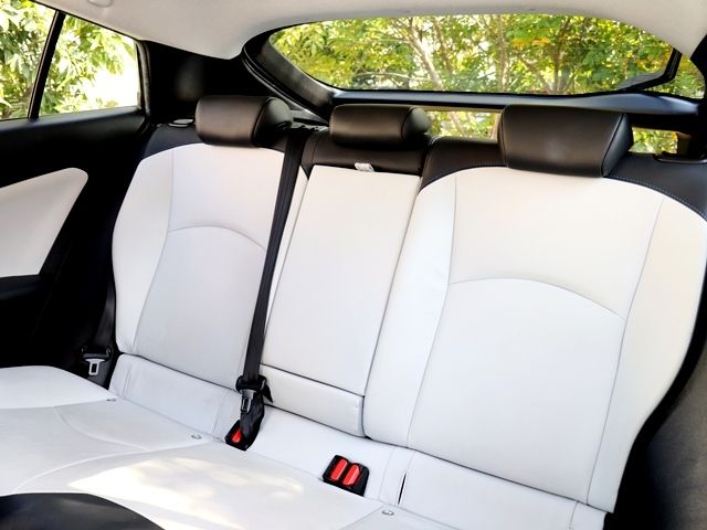 Toyota PRIUS 2017-04 1007-25