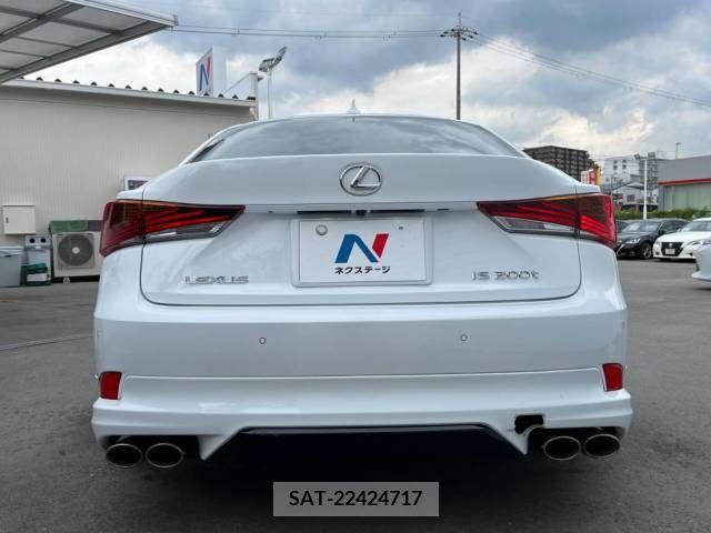 Lexus IS 2017-01 388403-14