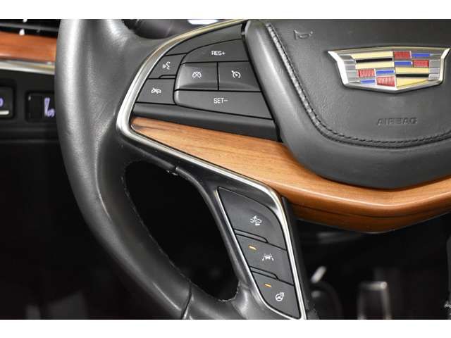 Cadillac XT5 2017-11 6827-16