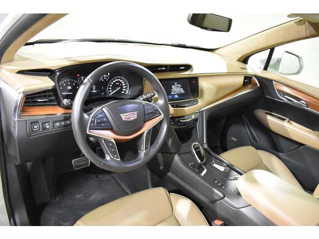 Cadillac XT5 2017-11 6827-3