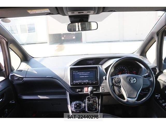 Toyota VOXY 2018-11 223658-15