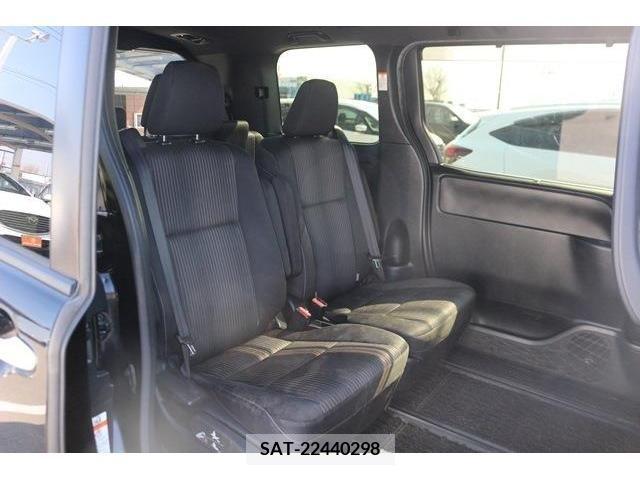 Toyota VOXY 2018-11 223658-14
