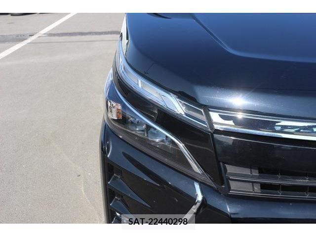 Toyota VOXY 2018-11 223658-9