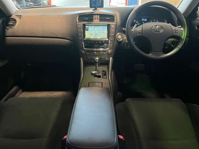 Lexus IS 2009-08 6756-8