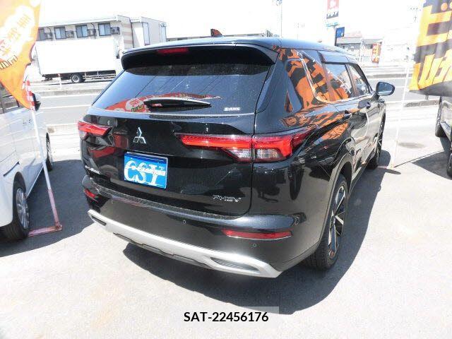 Mitsubishi OUTLANDER PHEV 2023-07 281154-2
