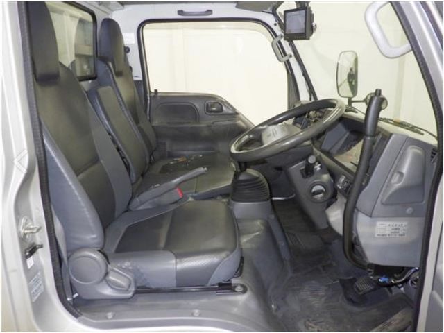 Isuzu ELF TRUCK 2013-02 27711-1