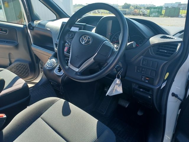 Toyota VOXY 2018-10 10771-10