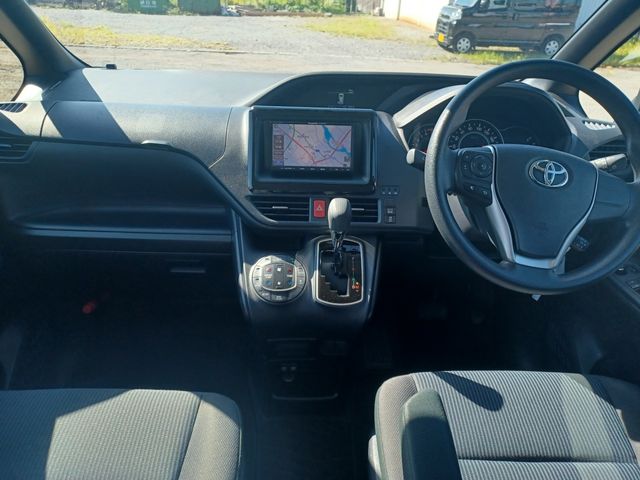 Toyota VOXY 2018-10 10771-1