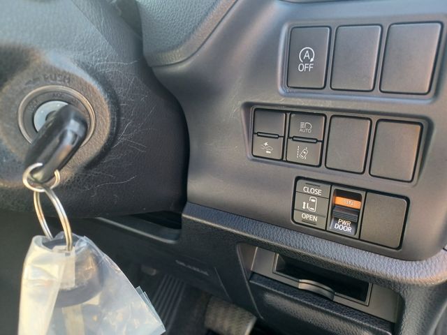 Toyota VOXY 2018-10 10771-16
