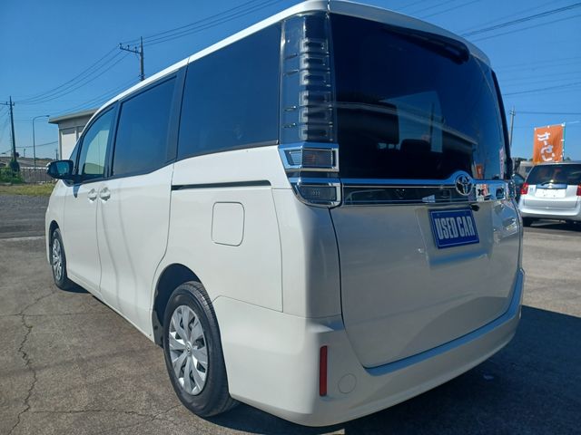 Toyota VOXY 2018-10 10771-3