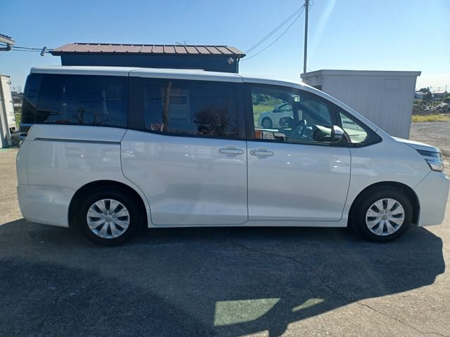 Toyota VOXY 2018-10 10771-5